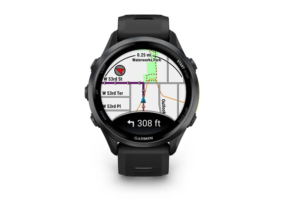 Garmin Forerunner 970, чёрный, чёрный/белый силиконовый ремешок — вид спереди