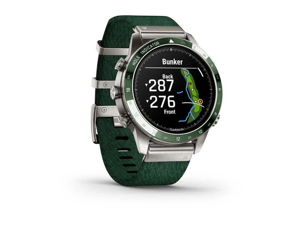 Garmin MARQ Golfer (Gen 2), титан, зелёный нейлоновый и зелёный силиконовый ремешки — вид сбоку