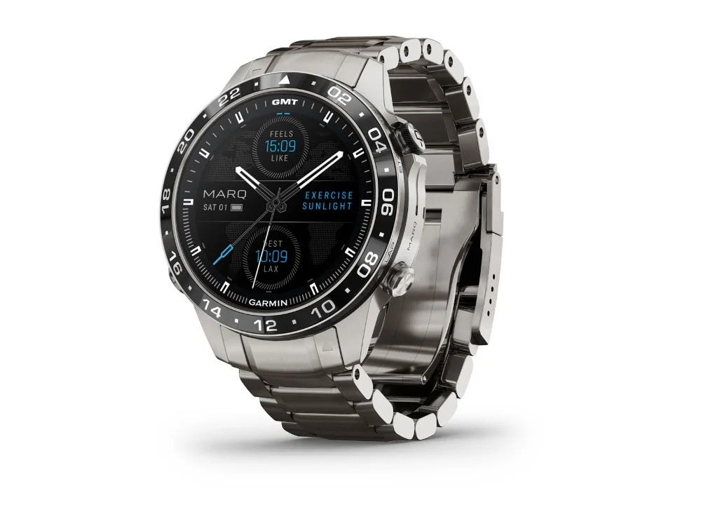 Garmin MARQ Aviator (Gen 2), титан, титановый браслет и чёрный силиконовый ремешок
