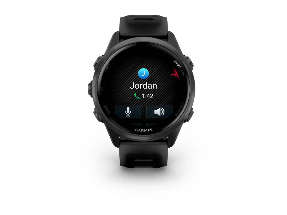 Garmin Forerunner 570 42 mm, тёмно-серый алюминий, чёрный силиконовый ремешок — вид спереди, другой экран