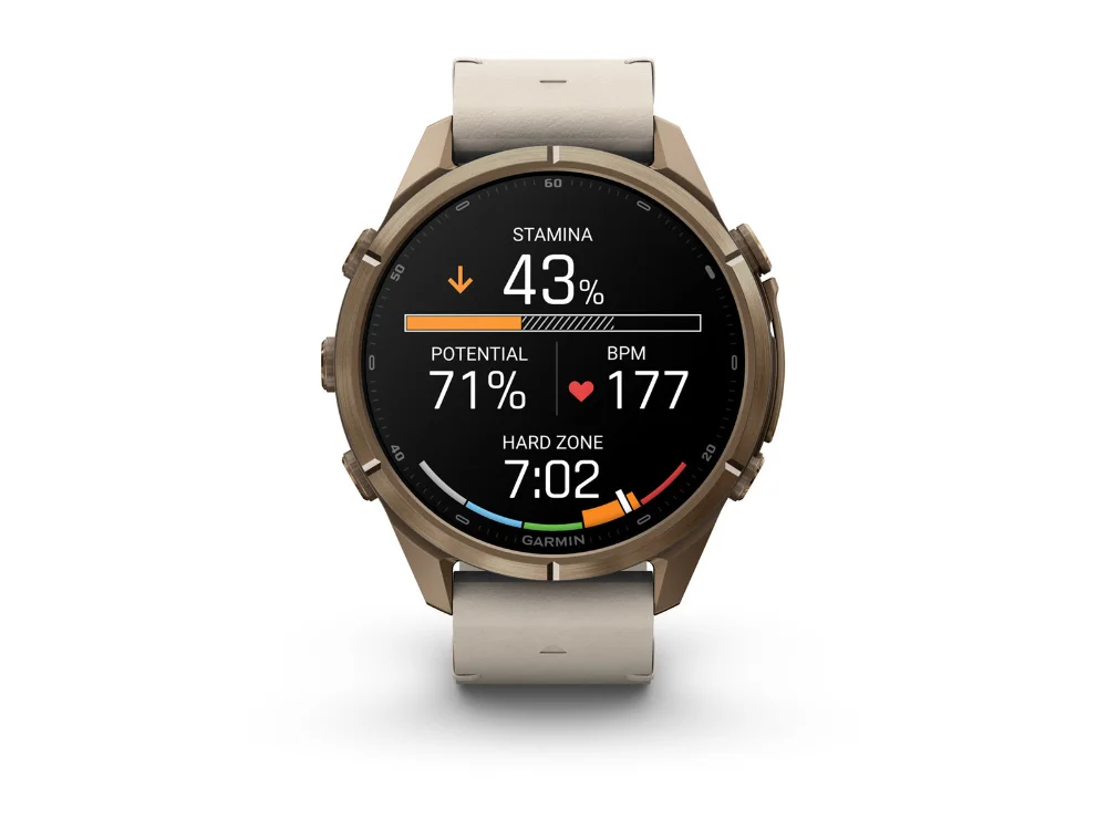 Garmin Fenix 9 Pro inReach 43 mm, золотистый титан, бежевый кожаный и силиконовый ремешки — вид спереди, другой экран