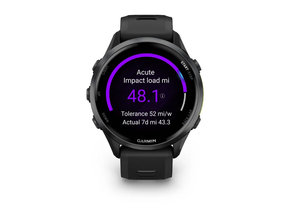 Garmin Forerunner 970, чёрный, чёрный/белый силиконовый ремешок — вид спереди, другой экран