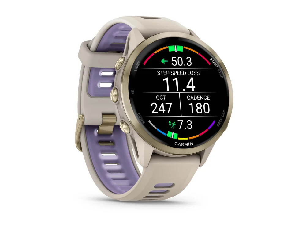 Garmin Forerunner 970, серый с золотистым безелем, серый/индиго силиконовый ремешок — вид сбоку