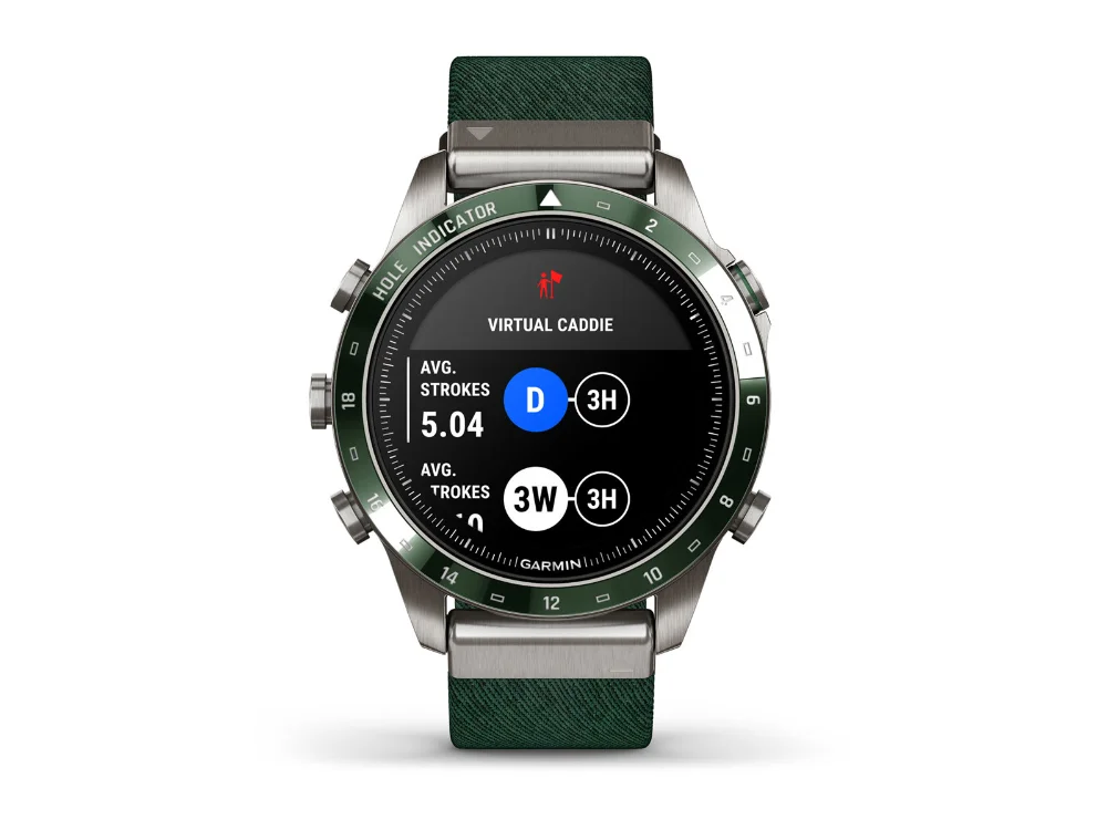 Garmin MARQ Golfer (Gen 2), титан, зелёный нейлоновый и зелёный силиконовый ремешки — вид спереди