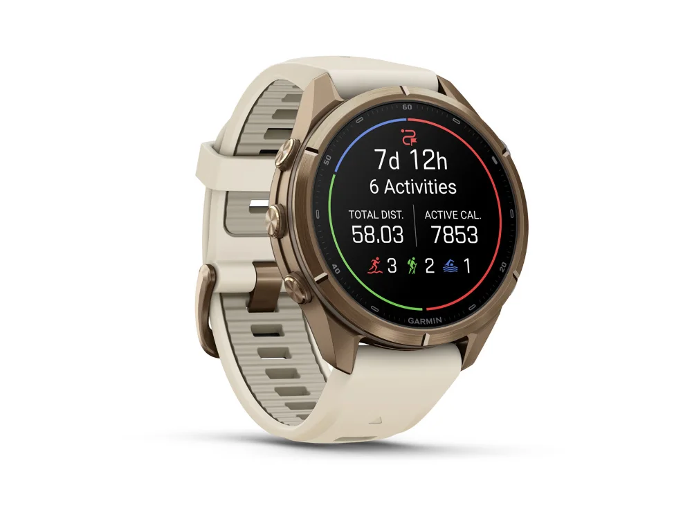 Garmin Fenix 9 Pro 43 mm, золотистый титан, кремовый/серый силиконовый ремешок — вид сбоку
