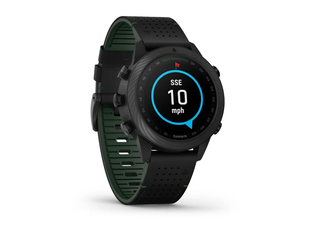 Garmin MARQ Golfer (Gen 2) Carbon Edition, чёрный карбон, чёрно-зелёный гибридный и чёрный силиконовый ремешки — вид спереди, другой экран