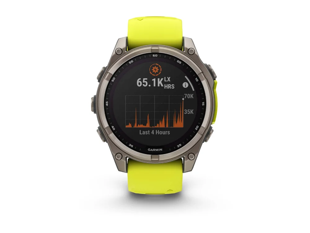 Garmin Fenix 8 Solar 47 mm, титан, жёлтый/графитовый силиконовый ремешок — вид спереди