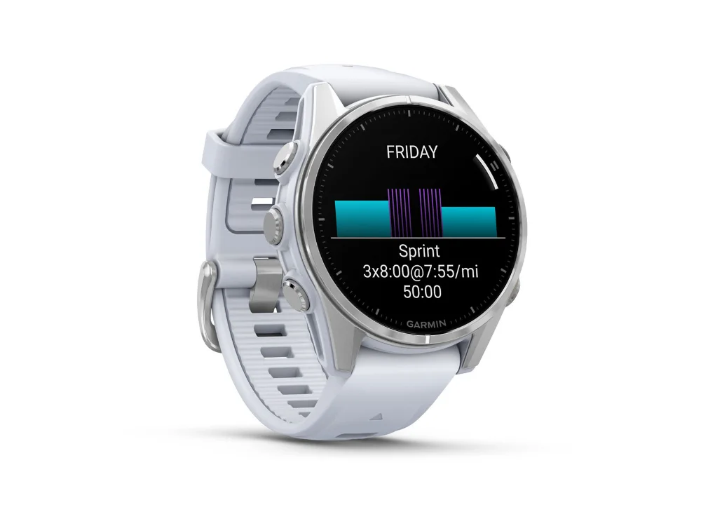 Garmin Fenix 8 AMOLED 43 mm, серебристый, белый силиконовый ремешок — вид сбоку