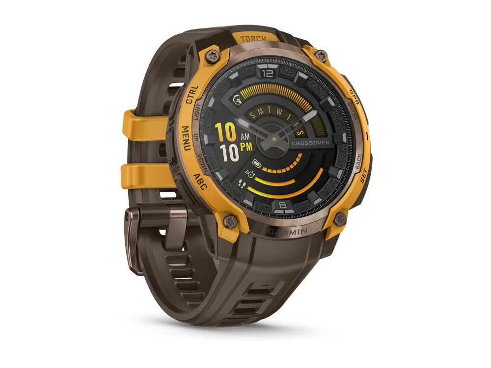 Garmin Instinct Crossover AMOLED, бронзовый/жёлтый, коричневый силиконовый ремешок — вид сбоку